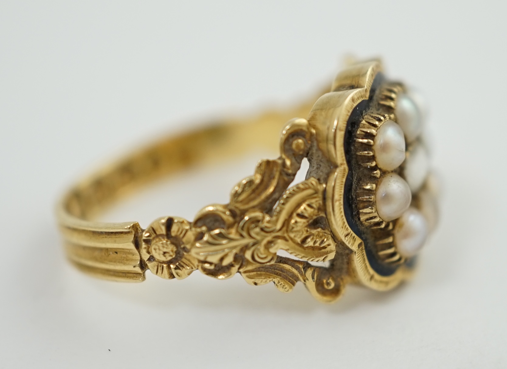 A William IV 18ct gold, split pearl and enamel mourning ring